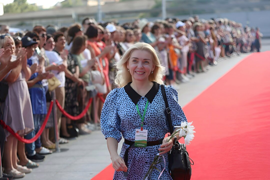 Fotografía de una alfombra roja durante un festival de cine